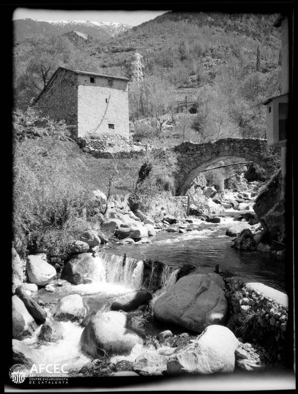 Pont sobre el riu Madriu al seu pas per Escaldes (2)